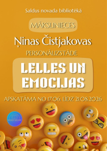 Oranža afiša ar tekstu “Saldus novada bibliotēkā mākslinieces Ņinas Čistjakovas personalizstāde ‘Lelles un emocijas’”, norādīts laiks no 17.06. līdz 21.08.2026, fonā un apakšdaļā daudz krāsainu emocijzīmju un bibliotēkas logo.