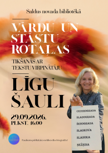 Saldus novada bibliotēkas afiša pasākumam "Vārdu un stāstu rotaļas" ar Līgu Šauli. Afišā norādīts datums 29.09.2026. un laiks 16.00. Uz oranži sarkana ziedu fona redzams personas attēls ar lapu, uz kuras rakstīti izdomāti vārdi.